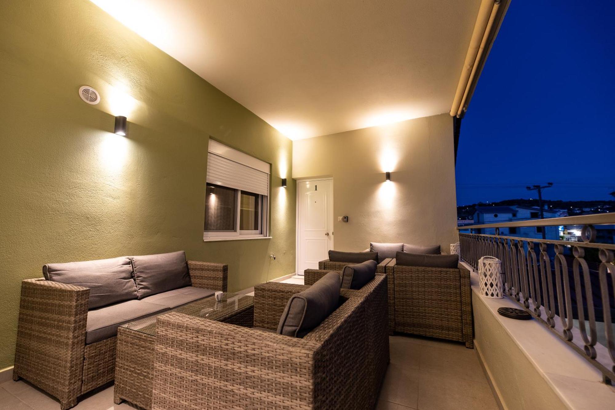 Demi'S Apartments Near Athen'S Airport アルテミダ エクステリア 写真