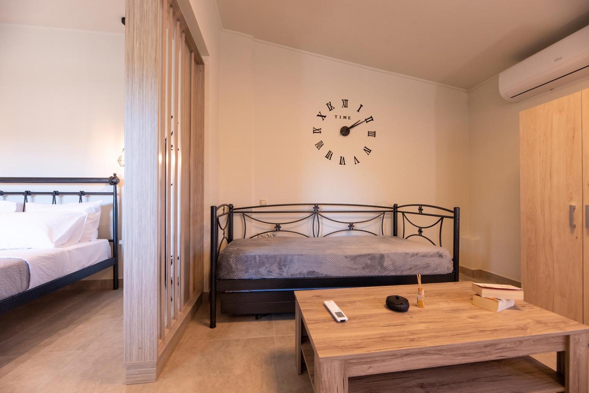 Demi'S Apartments Near Athen'S Airport アルテミダ エクステリア 写真
