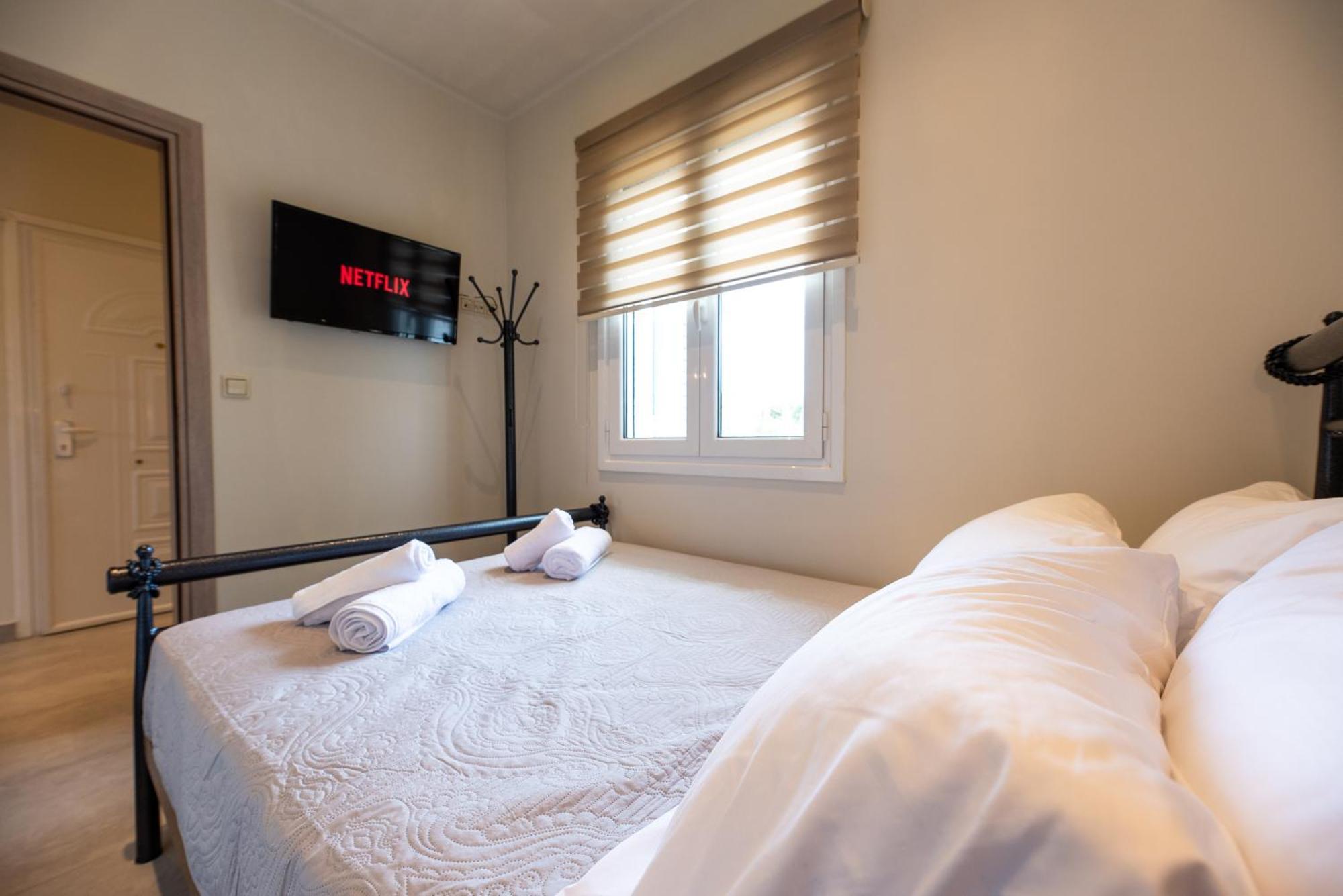Demi'S Apartments Near Athen'S Airport アルテミダ エクステリア 写真
