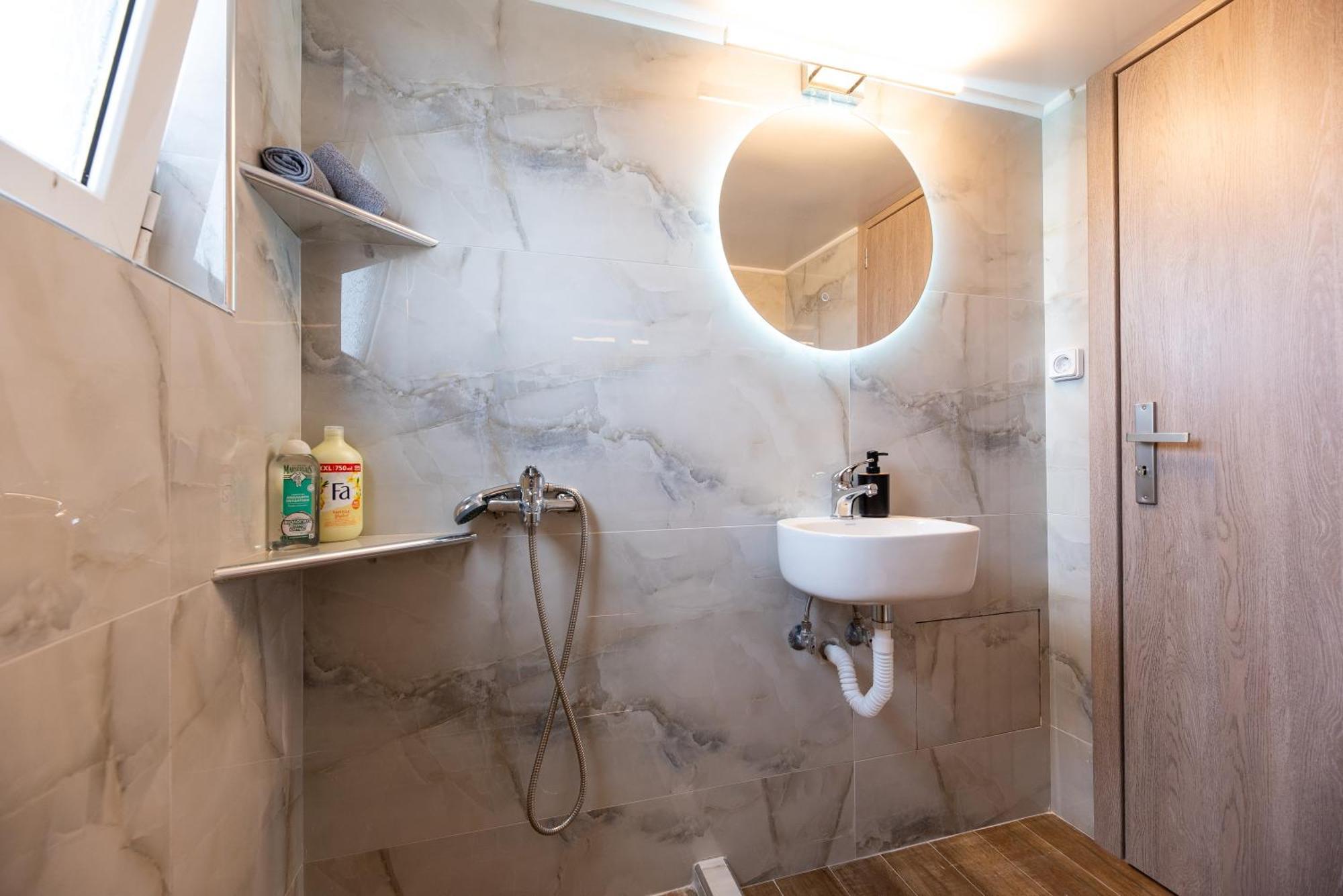 Demi'S Apartments Near Athen'S Airport アルテミダ エクステリア 写真