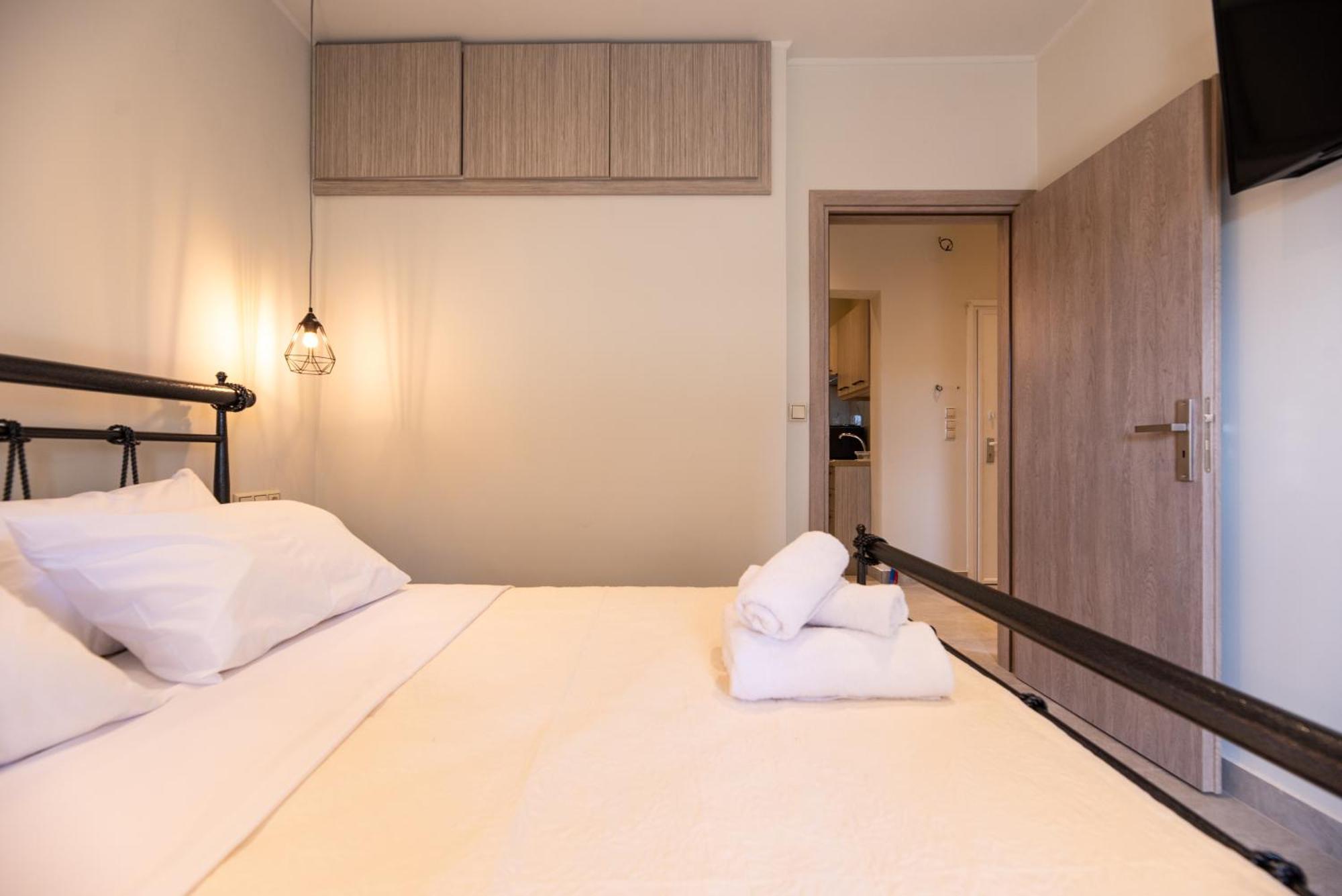 Demi'S Apartments Near Athen'S Airport アルテミダ エクステリア 写真